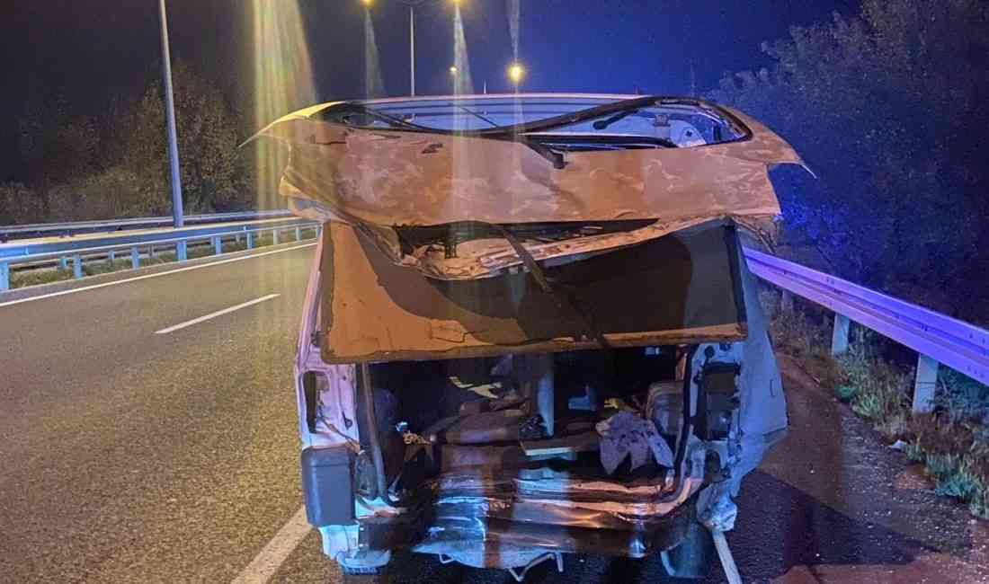 &nbsp; Bursa’nın İnegöl ilçesinde çekicinin hafif ticari araca arkadan çarpması