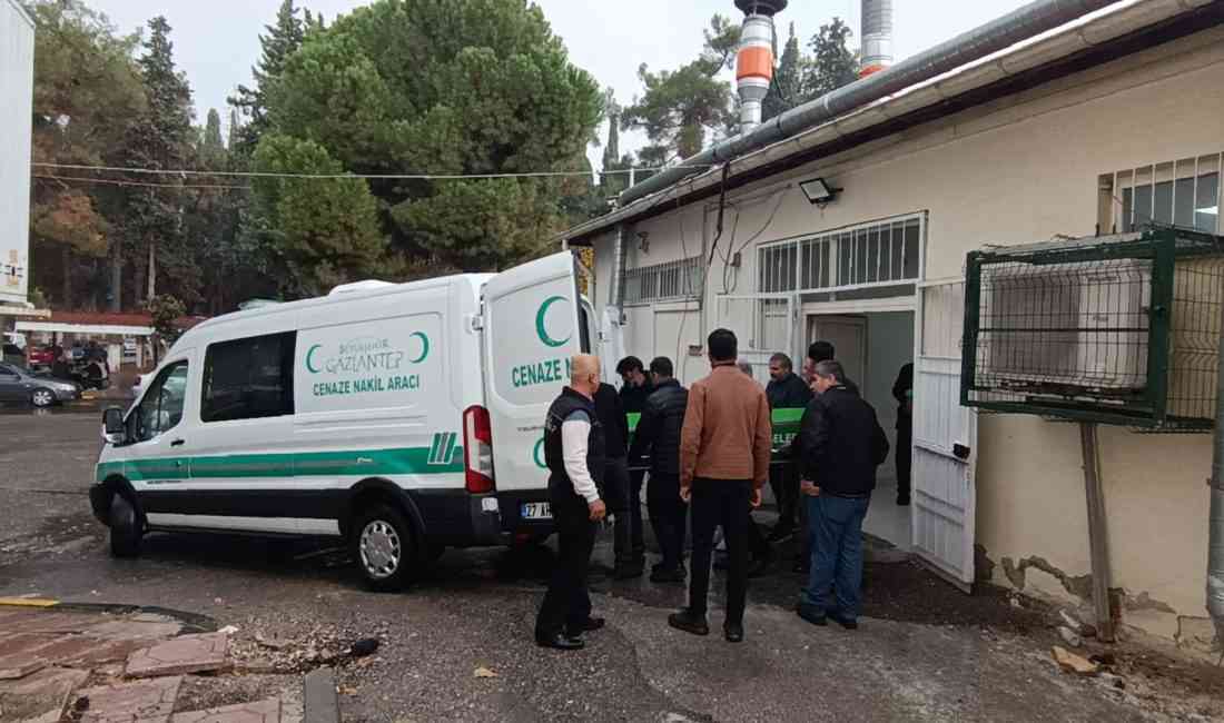 Gaziantep’te, üniversite hazırlık öğrencilerine ders verdikten sonra evine gitmek üzere