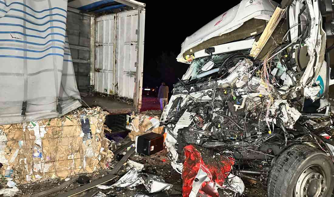 &nbsp; Edirne’de 2 TIR ve 3 otomobilin karıştığı zincirleme kazada