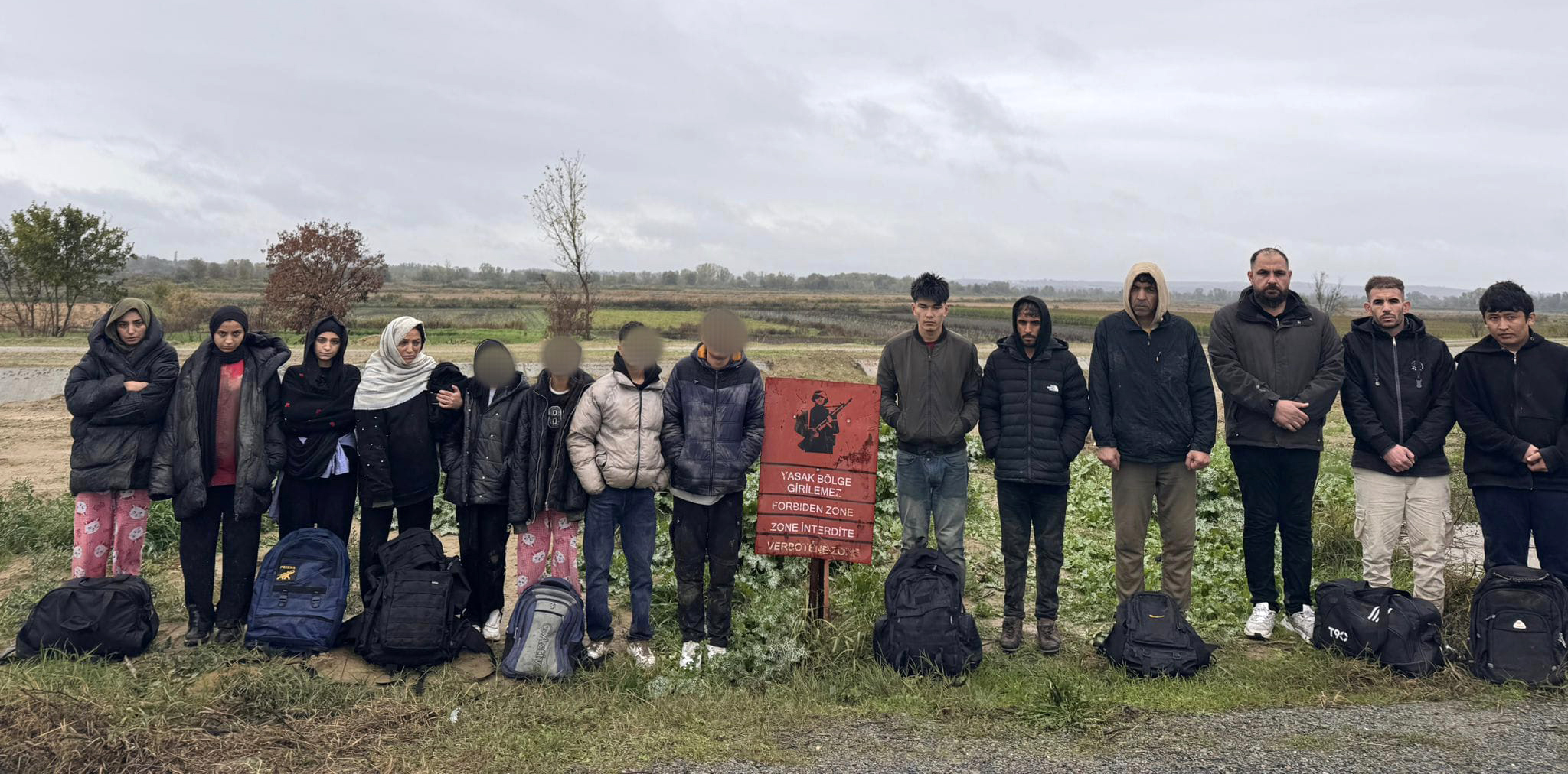 Edirne’nin Uzunköprü ilçesinde yapılan denetimlerde, yasa dışı yollarla Avrupa’ya gitmeye