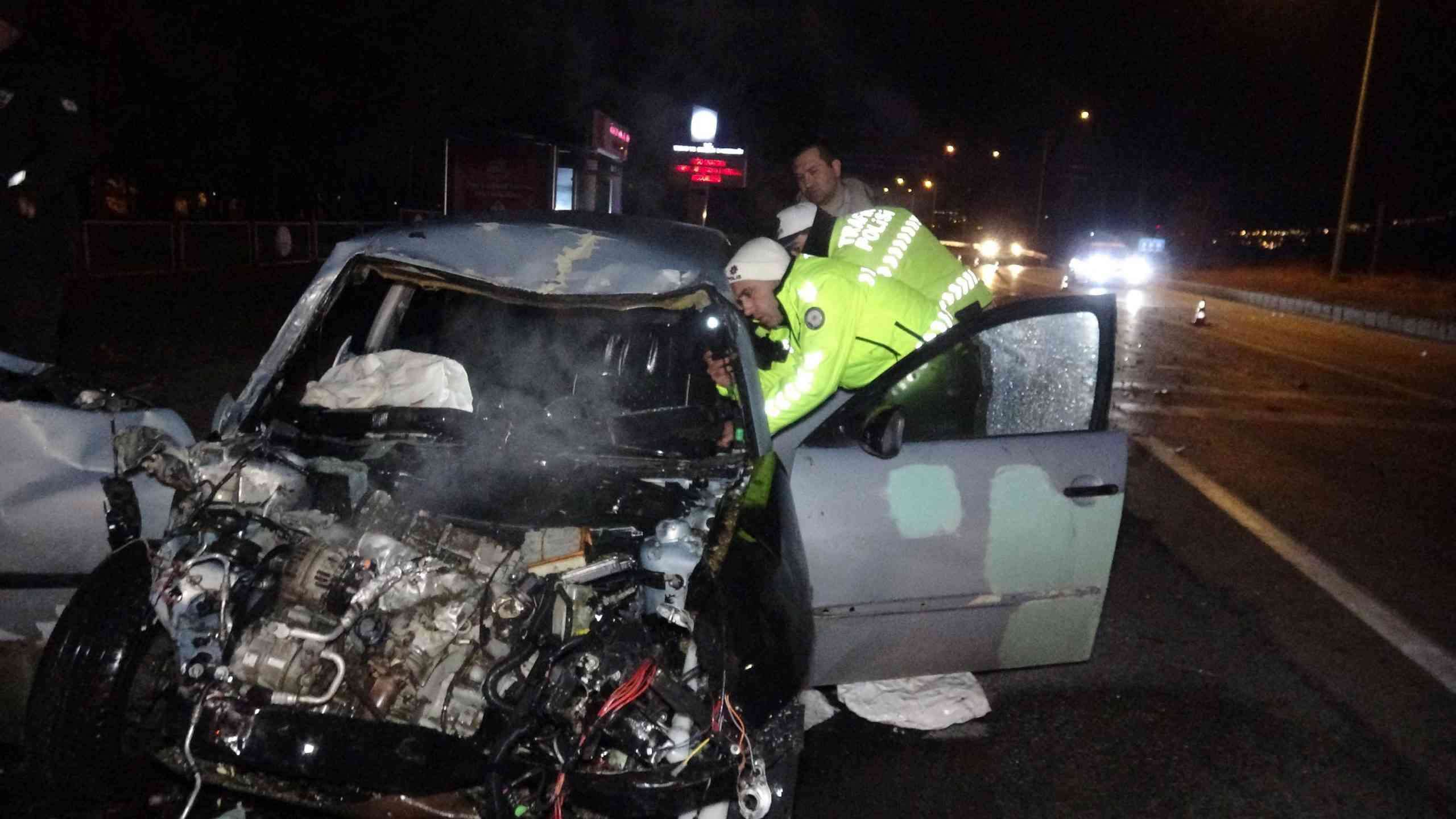 &nbsp; Hız Göstergesi 140 Kilometrede Takılı Kalan Otomobil Can Aldı