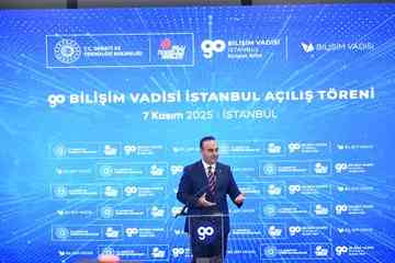 Sanayi ve Teknoloji Bakanı Mehmet Fatih Kacır, Altınbaş Üniversitesi’nin 2025-2026