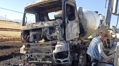   Gaziantep’in Nurdağı ilçesinde seyir halindeki bir beton mikserinde yangın