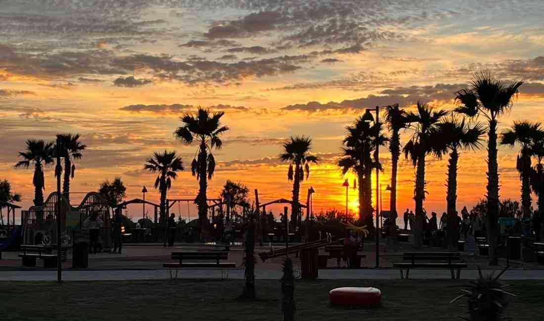 &nbsp; Hatay’ın Samandağ ilçesinde güneşin batışı sırasında ortaya çıkan manzaralar,