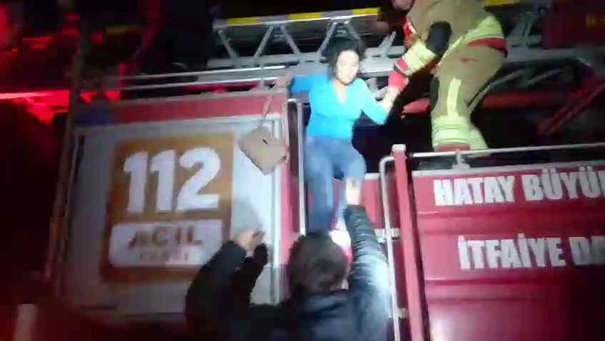 &nbsp; Yangın, Binada Dumandan Zehirlenmelere Sebep Oldu Hatay’ın Belen ilçesinde