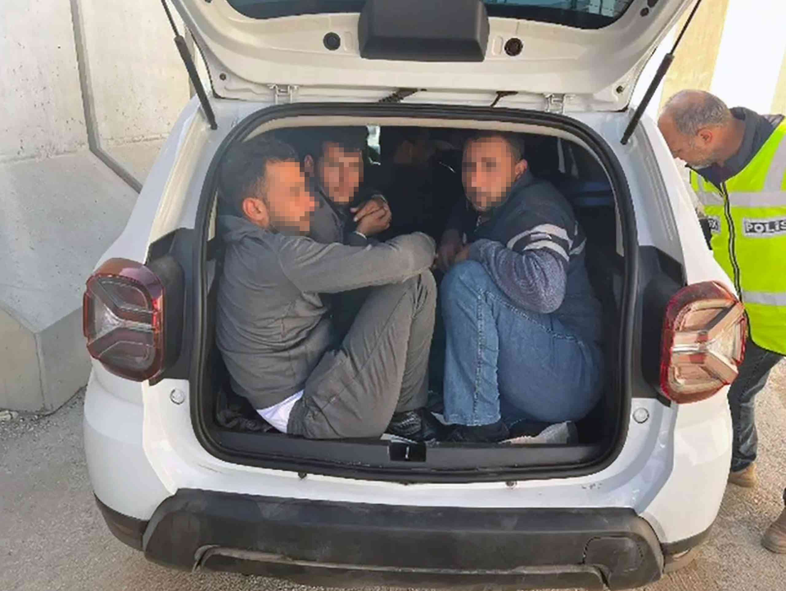 &nbsp; Polis Operasyonu ile Düzensiz Göçmenler Yakalandı Hatay İl Emniyet