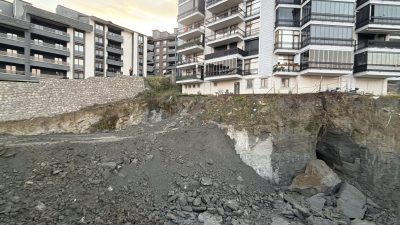  Toprak Kayması Apartmanı Tehdit Etti, 70 Kişi Güvenli Bölgeye
