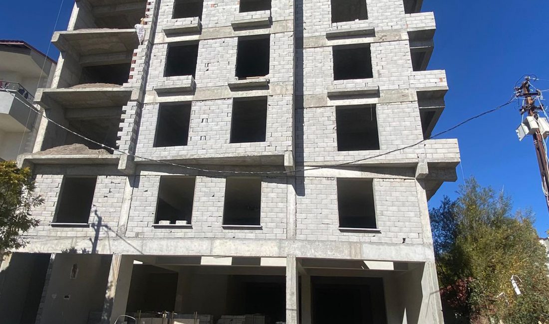 Ağrı’nın Patnos ilçesinde inşaat halindeki bir binada meydana gelen göçükte,