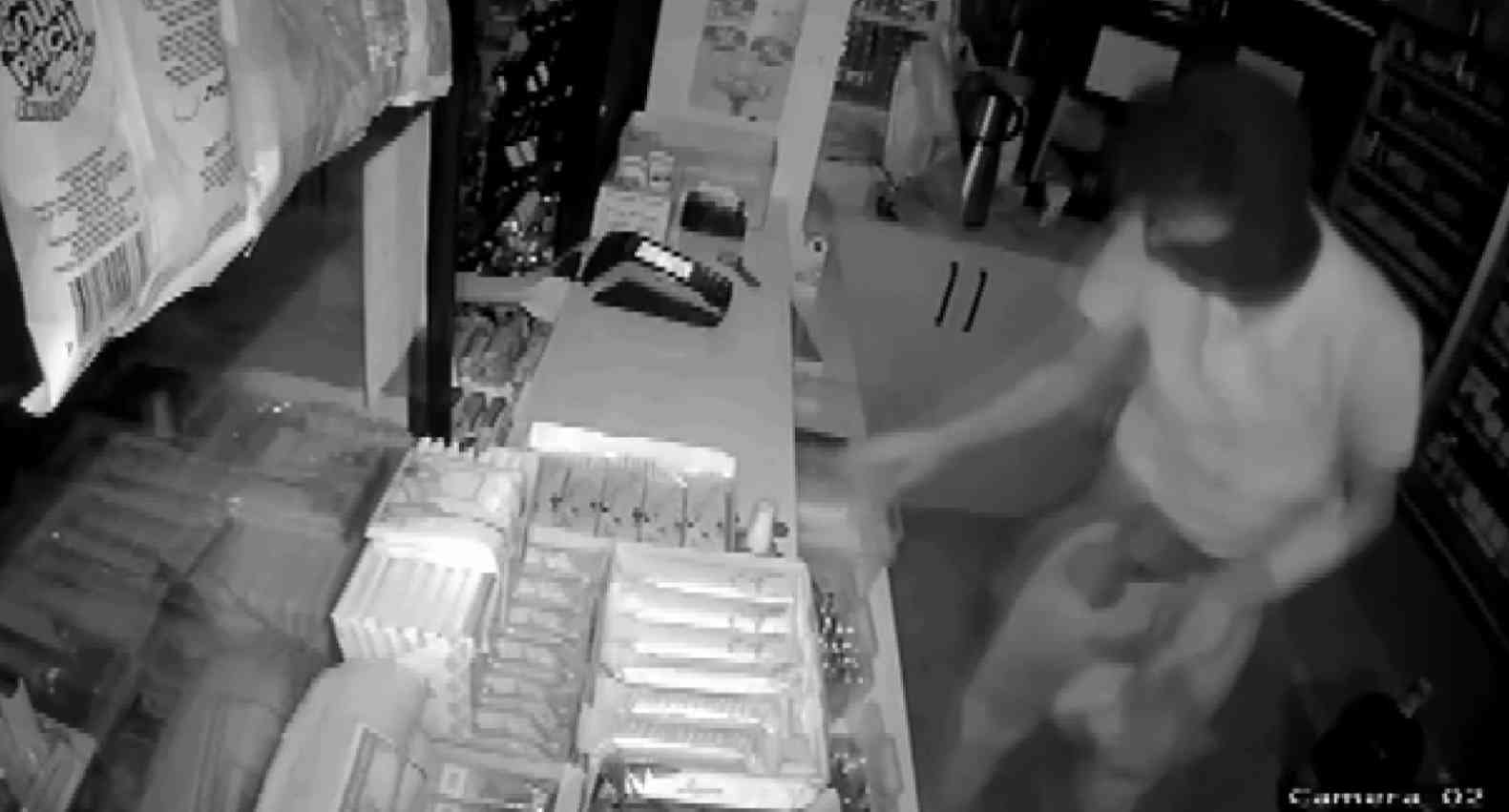 &nbsp; Çankaya ve Altındağ’daki İş Yerlerinden Para ve Sigara Çaldılar