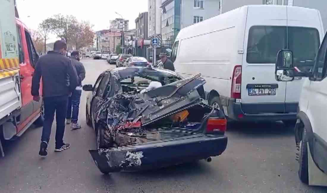 &nbsp; Kaza Güvenlik Kamerasına Yansıdı Ataşehir İnönü Mahallesi Kayışdağı Caddesi’nde,