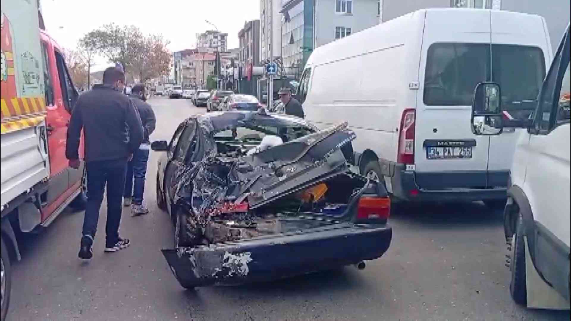 &nbsp; Kaza Güvenlik Kamerasına Yansıdı Ataşehir İnönü Mahallesi Kayışdağı Caddesi’nde,