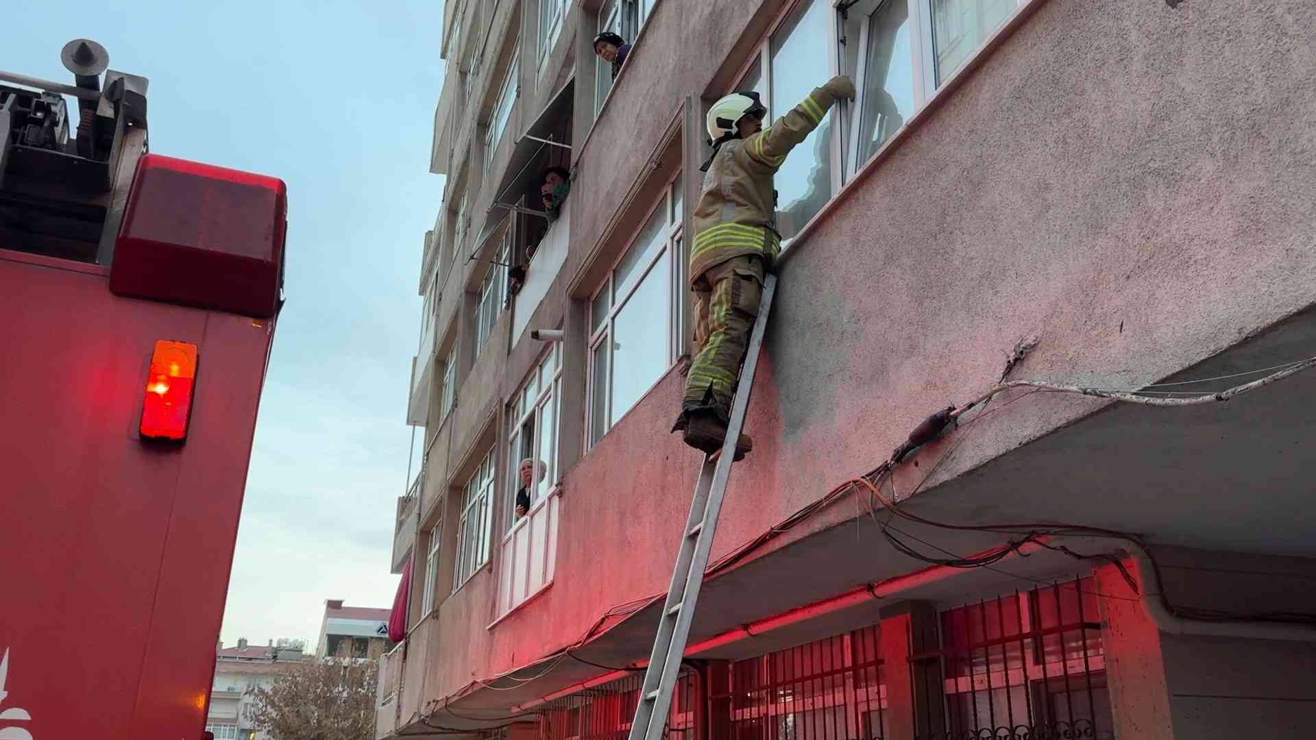 &nbsp; Gümüşpala Mahallesi’ndeki Evde 12 Yaşındaki Çocuk Korku Dolu Anlar
