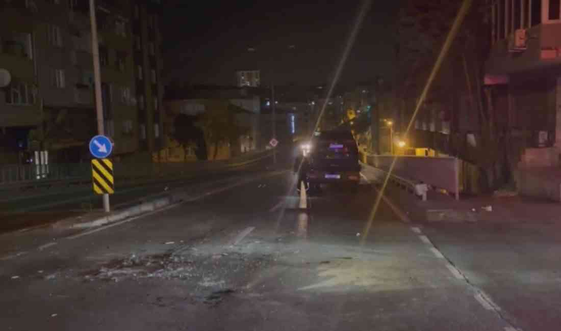 &nbsp; Sola Dönüş Yapan Otobüs, Karşı Yönden Gelen Otomobille Çarpıştı