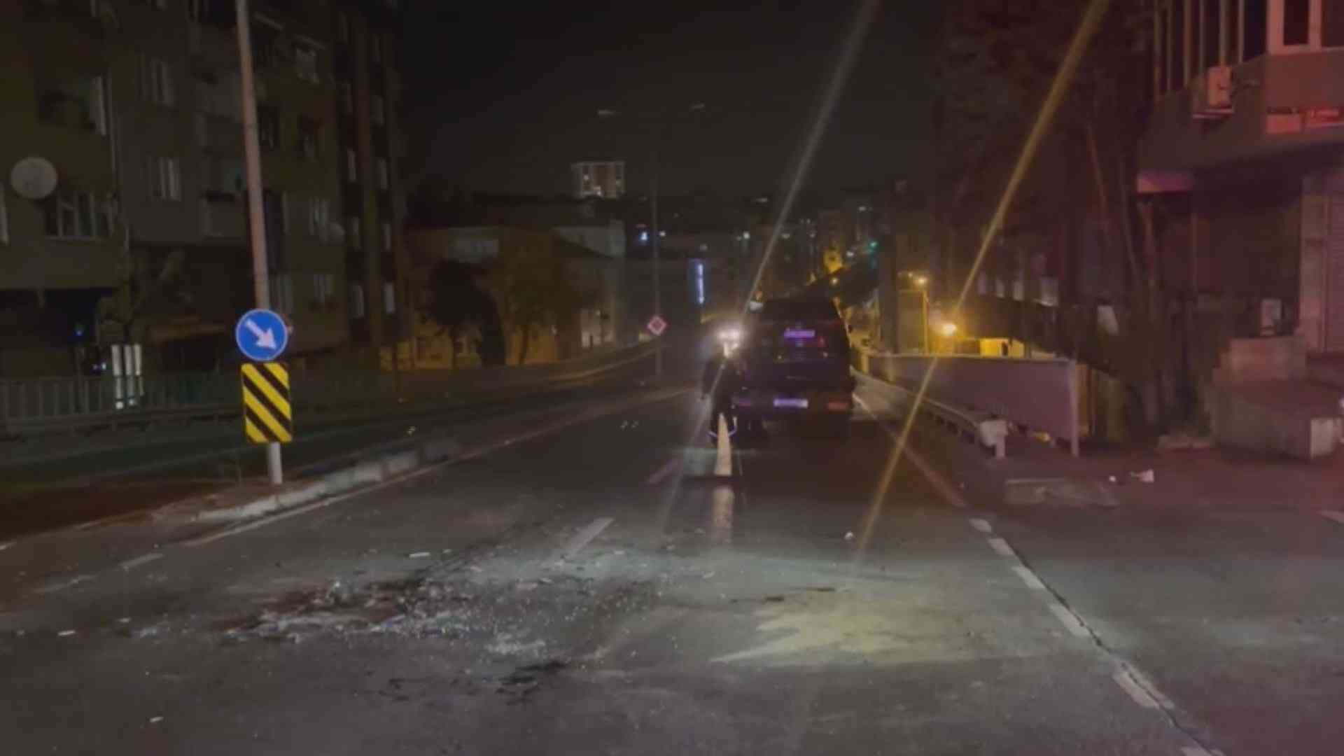 &nbsp; Sola Dönüş Yapan Otobüs, Karşı Yönden Gelen Otomobille Çarpıştı