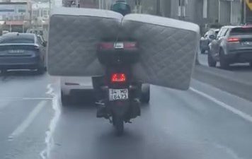   D-100 Karayolu’nda Tehlikeli Taşıma Beylikdüzü D-100 Karayolu’nda bir motosiklet