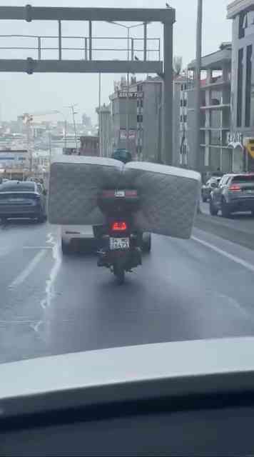 &nbsp; D-100 Karayolu’nda Tehlikeli Taşıma Beylikdüzü D-100 Karayolu’nda bir motosiklet