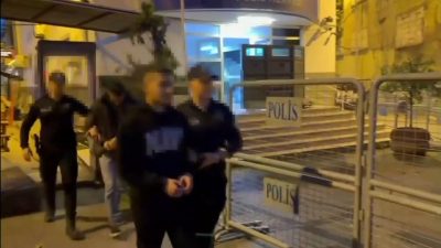   Beyoğlu’nda kız isteme töreni sırasında atılan havai fişeğin bitişikteki