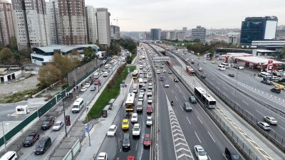   İstanbul Cevizlibağ’da, D-100 Karayolu yan yolda seyir halindeyken alev