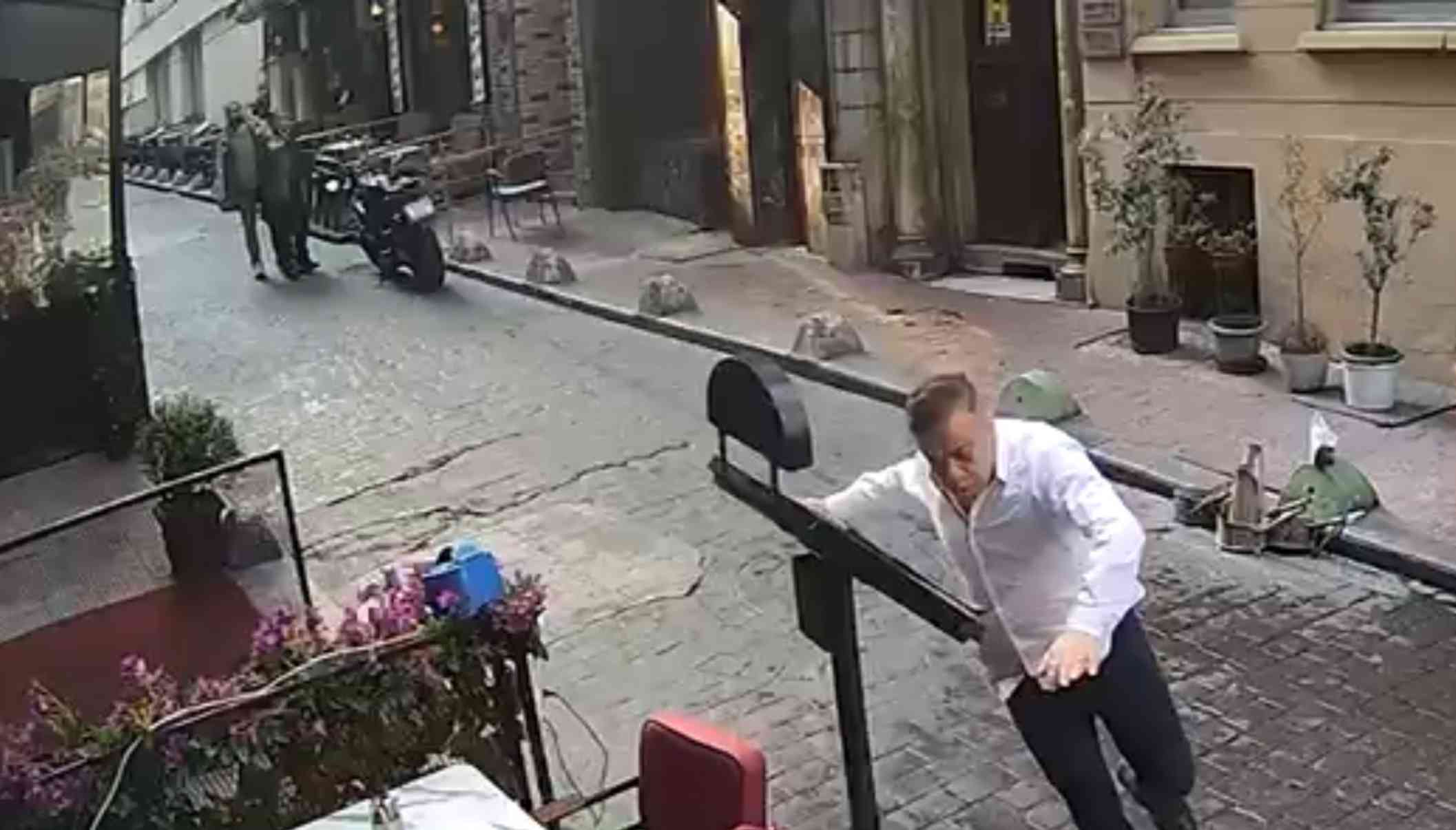 &nbsp; Otel Çalışanı Silahla Ateş Açtı İstanbul Beyoğlu’nda, İstiklal Caddesi’ne