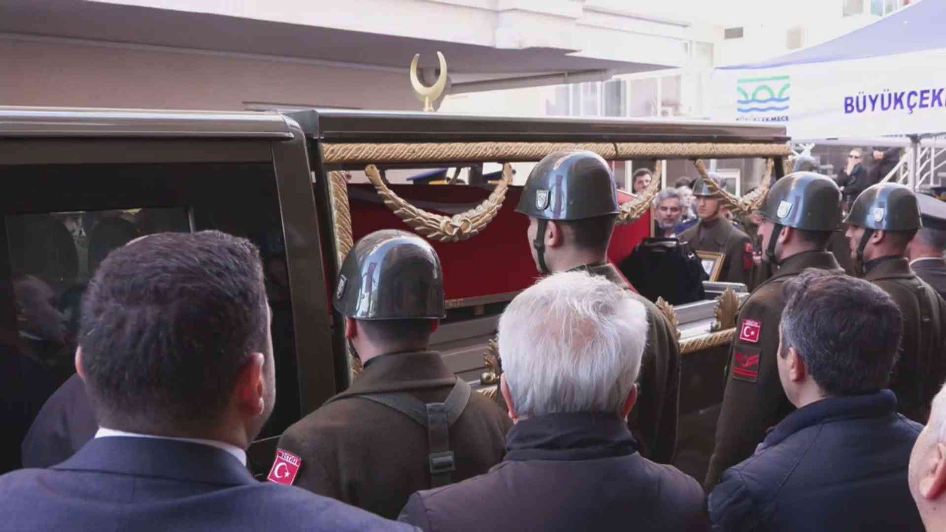 &nbsp; Cenazeye Askeri Tören ve Duygusal Anlar Azerbaycan’dan Türkiye’ye dönmek