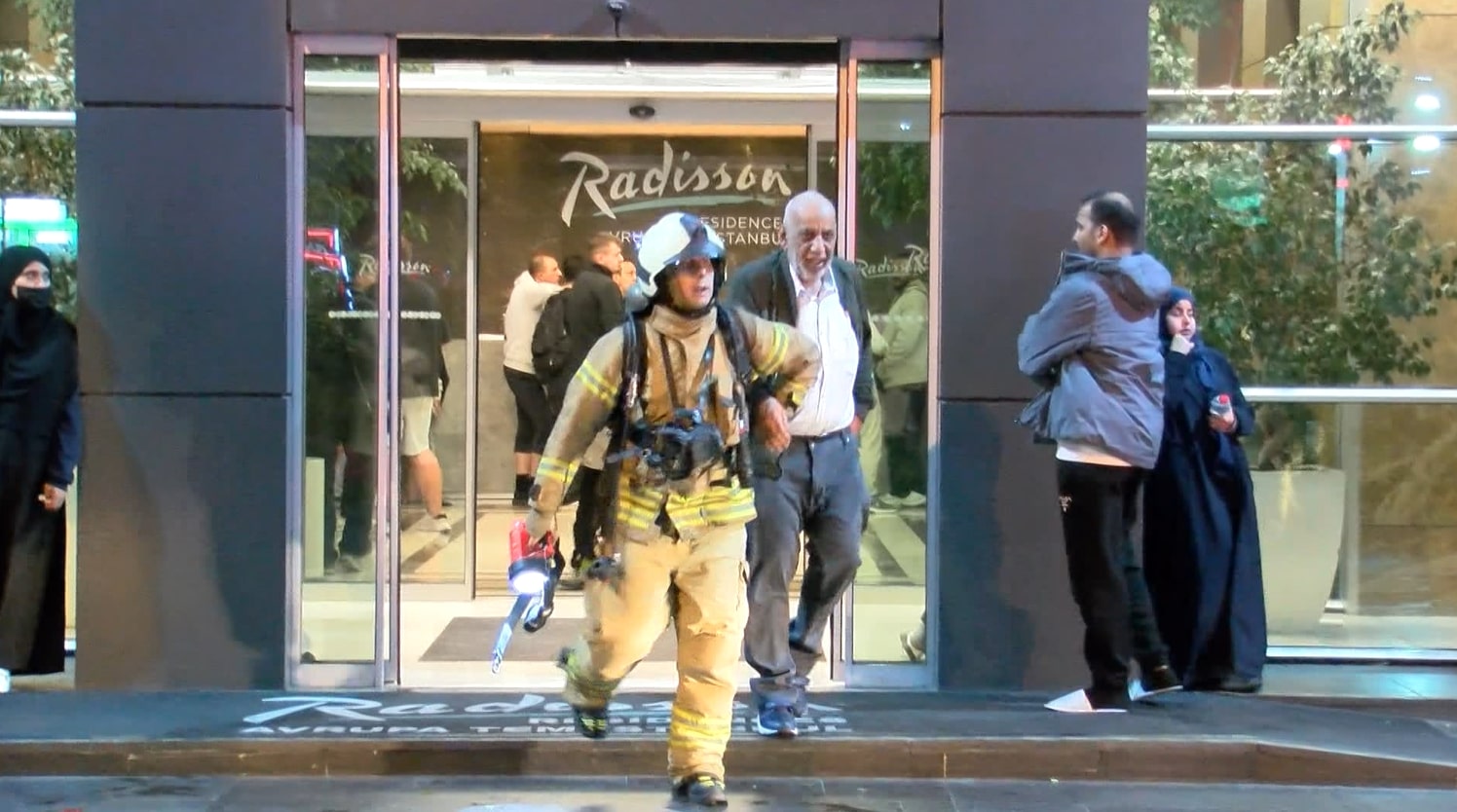   Giriş Katındaki Odada Çıkan Yangın Kısa Sürede Söndürüldü İstanbul