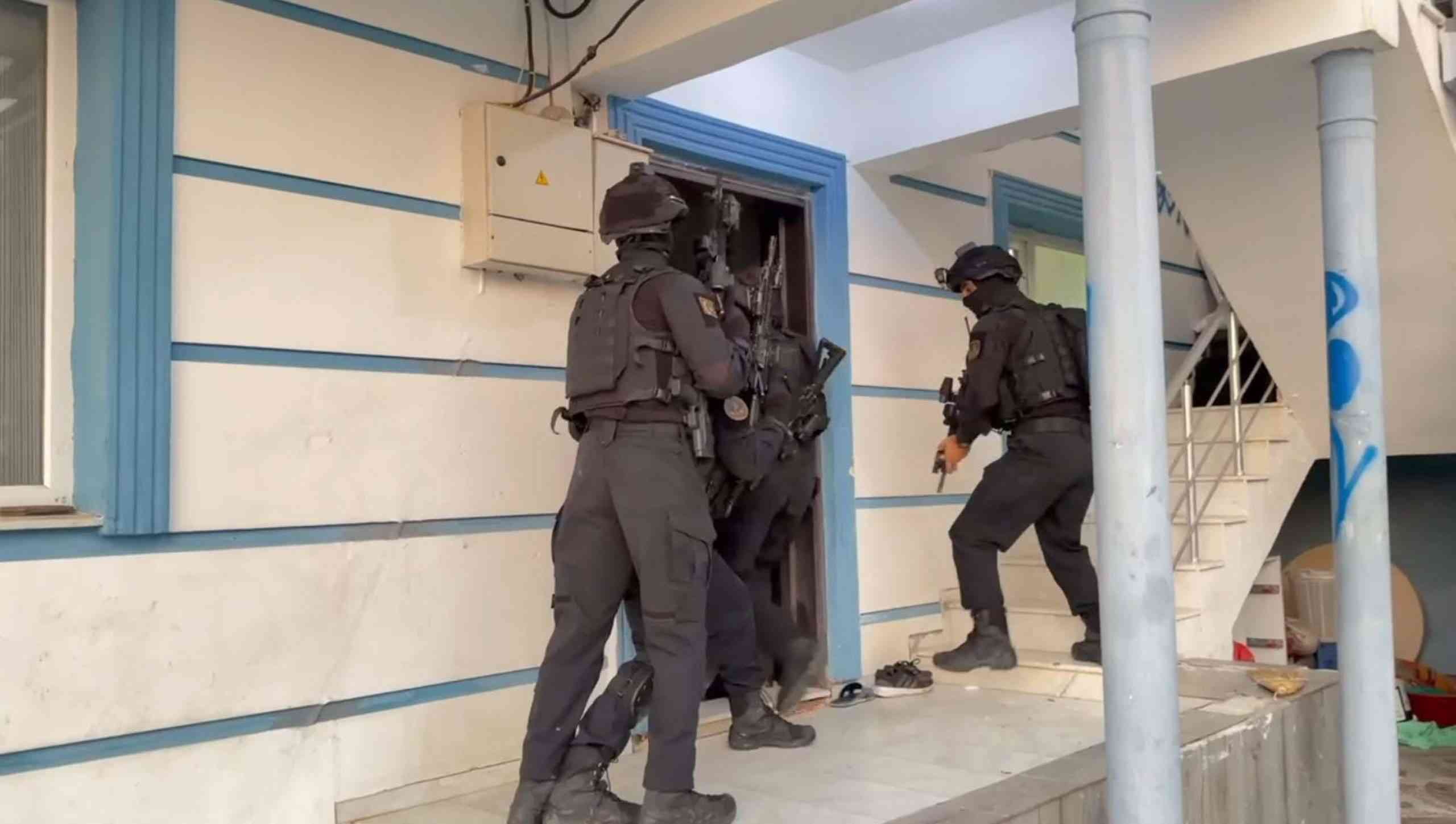 İzmir merkezli, 2 ilde gerçekleştirilen operasyonda, ‘Medeler’ suç örgütüne üye