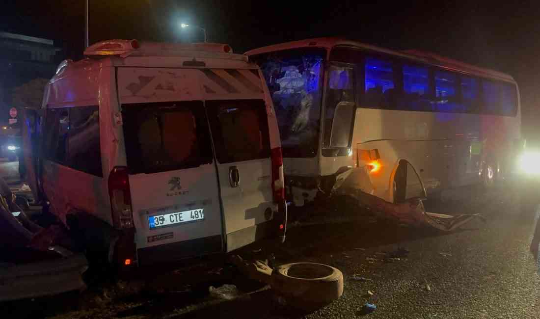 &nbsp; Servis Otobüsü ve Minibüsünün Karıştığı Kazada 2’si Ağır 13