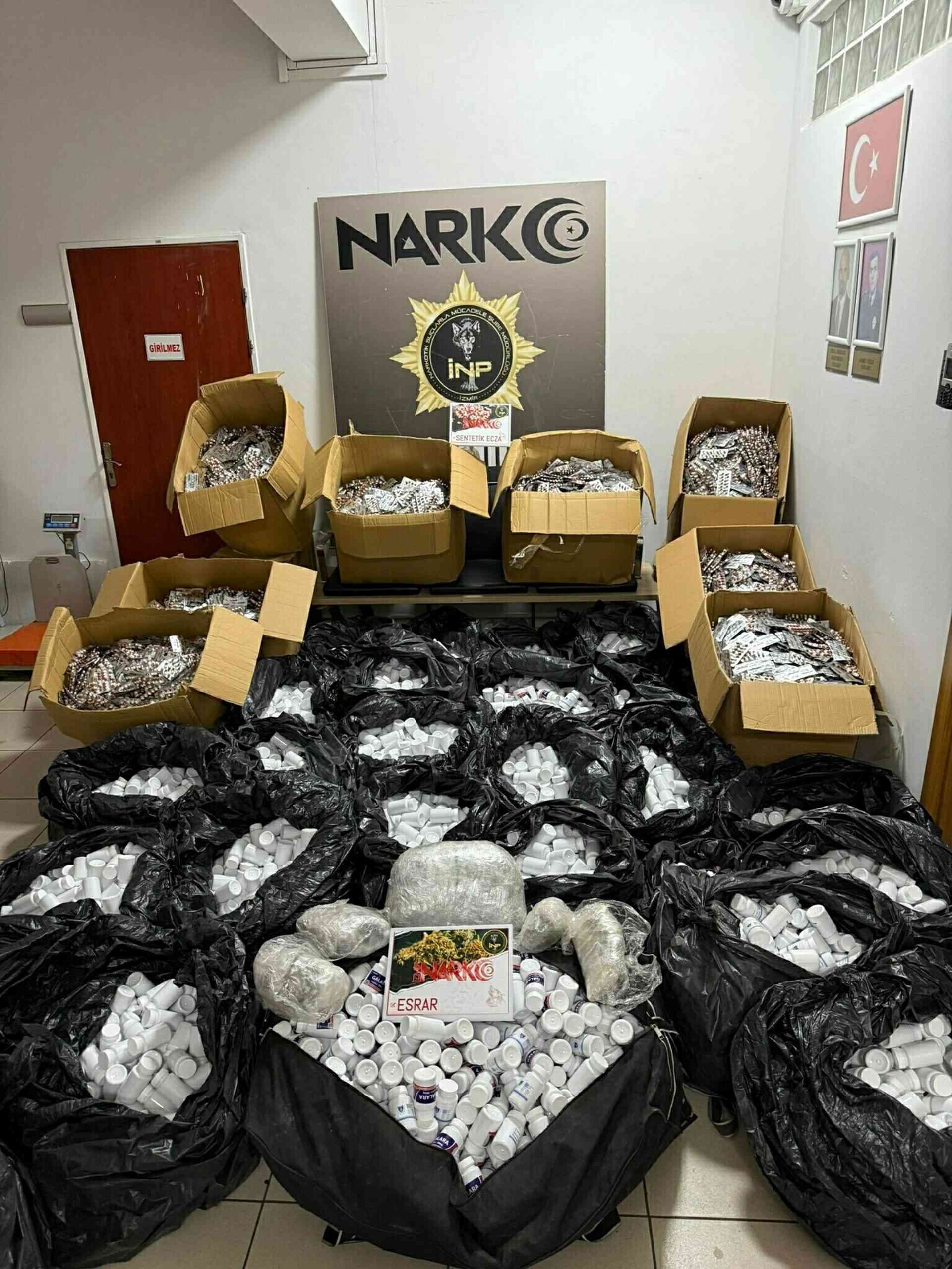 &nbsp; İzmir’in Buca ilçesinde düzenlenen uyuşturucu operasyonunda, 550 bin 32
