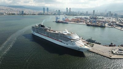 Kruvaziyer turizminin önemli duraklarından biri olan İzmir Alsancak Limanı, bu