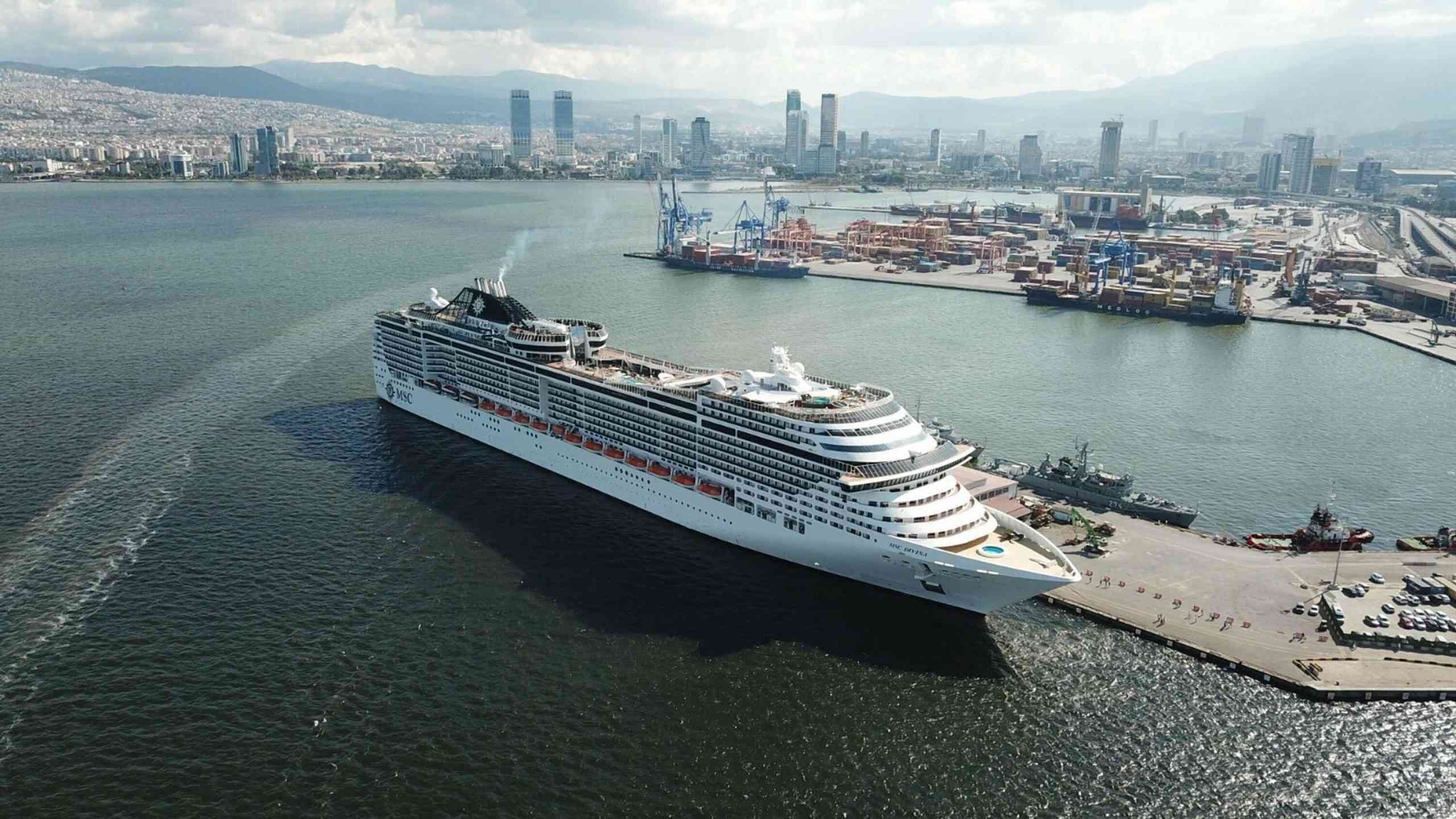 Kruvaziyer turizminin önemli duraklarından biri olan İzmir Alsancak Limanı, bu