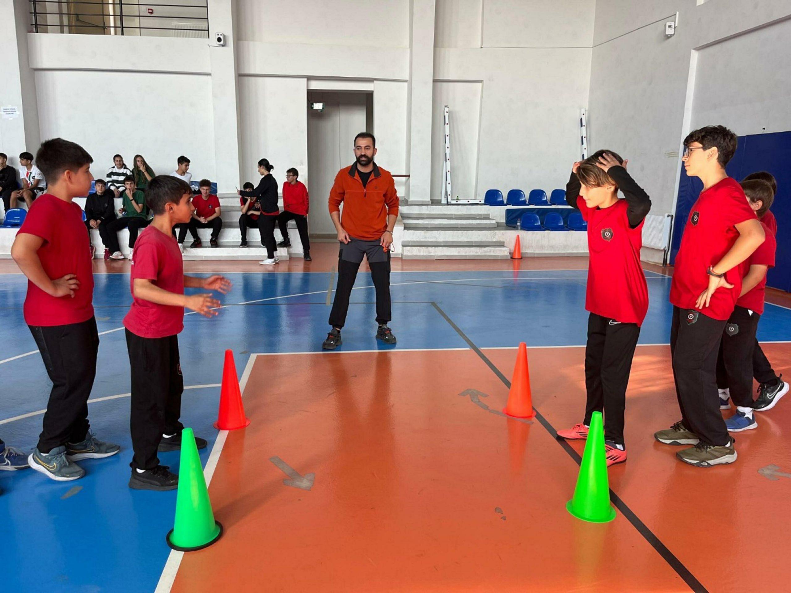 İzmir’de eğitim hayatına bu yıl başlayan Mustafa Kaya Spor Ortaokulu,