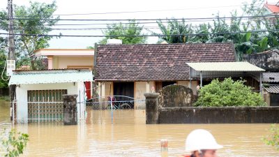   Vietnam’da etkili olan Kalmaegi Tayfunu, ülkenin orta kesimlerinde can