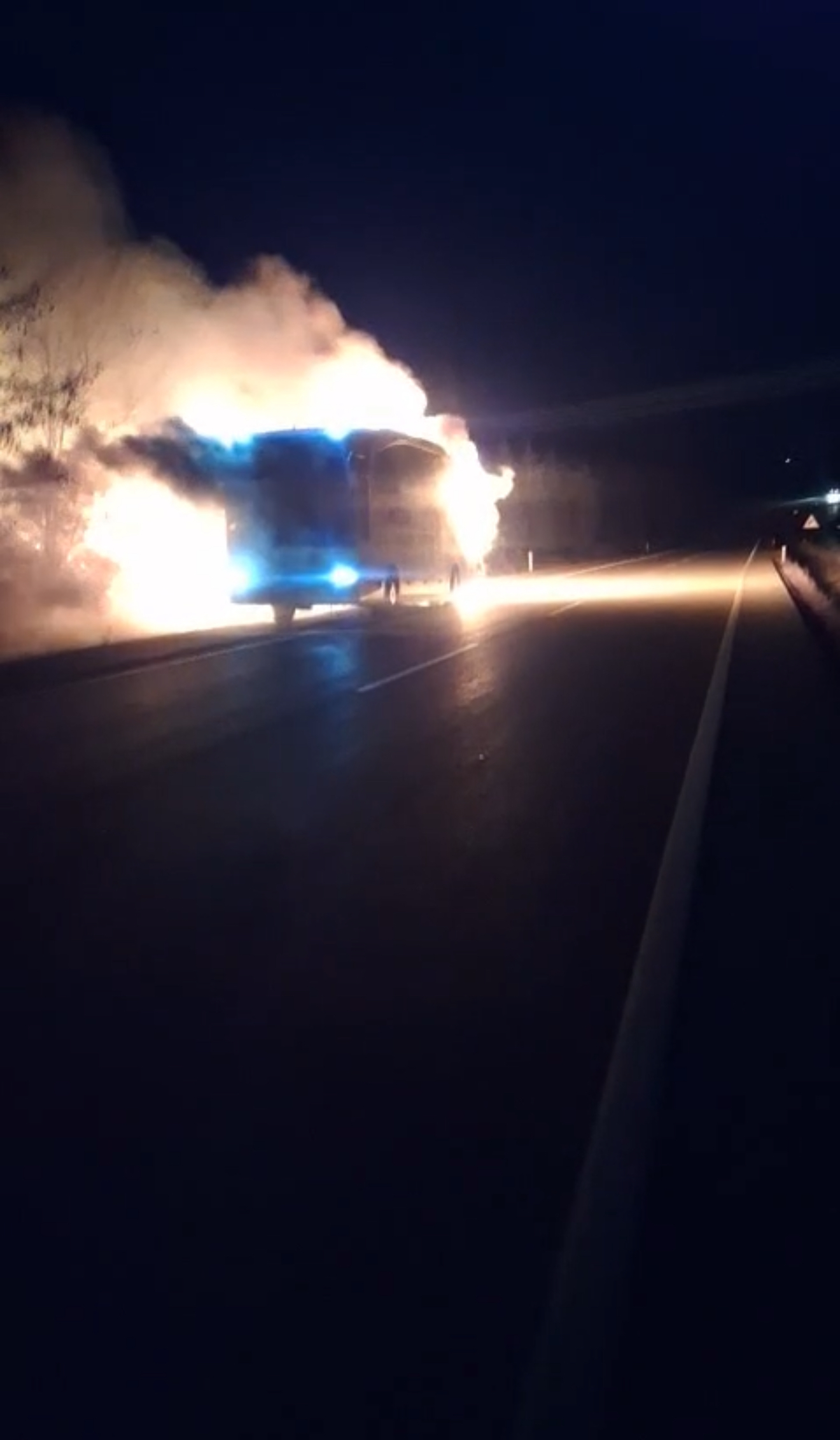   Karabük’ün Eskipazar ilçesinde seyir halindeyken motor kısmı alev alan