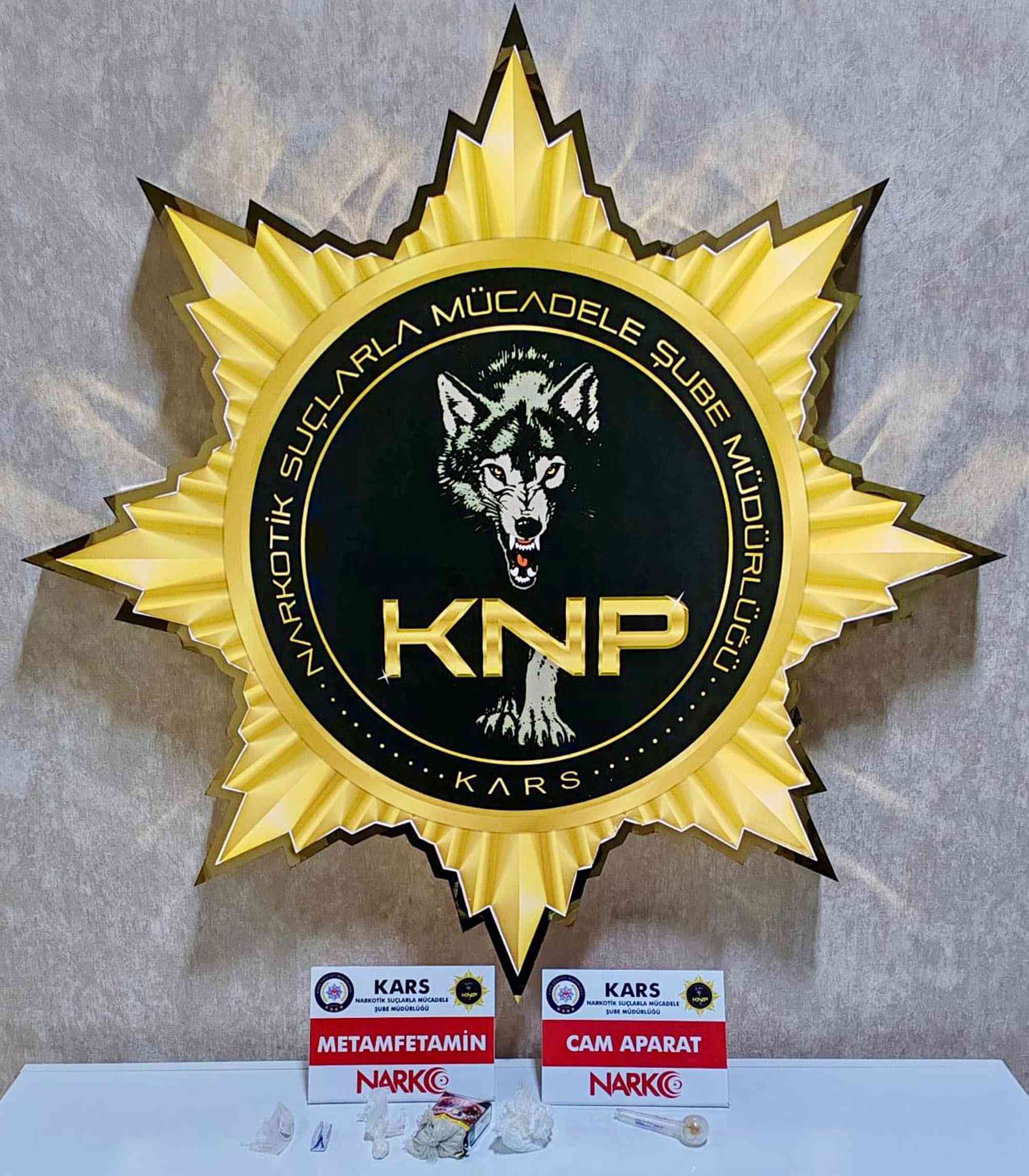 &nbsp; Apart Daireye Uyuşturucu Baskını: Metamfetamin ve Cam Aparat Ele
