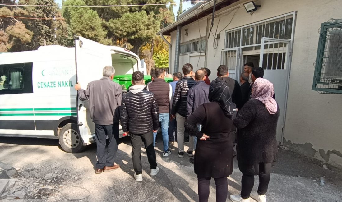   Gaziantep’te kamyona arkadan çarpan otomobilde bulunan 3 kişi yaşamını