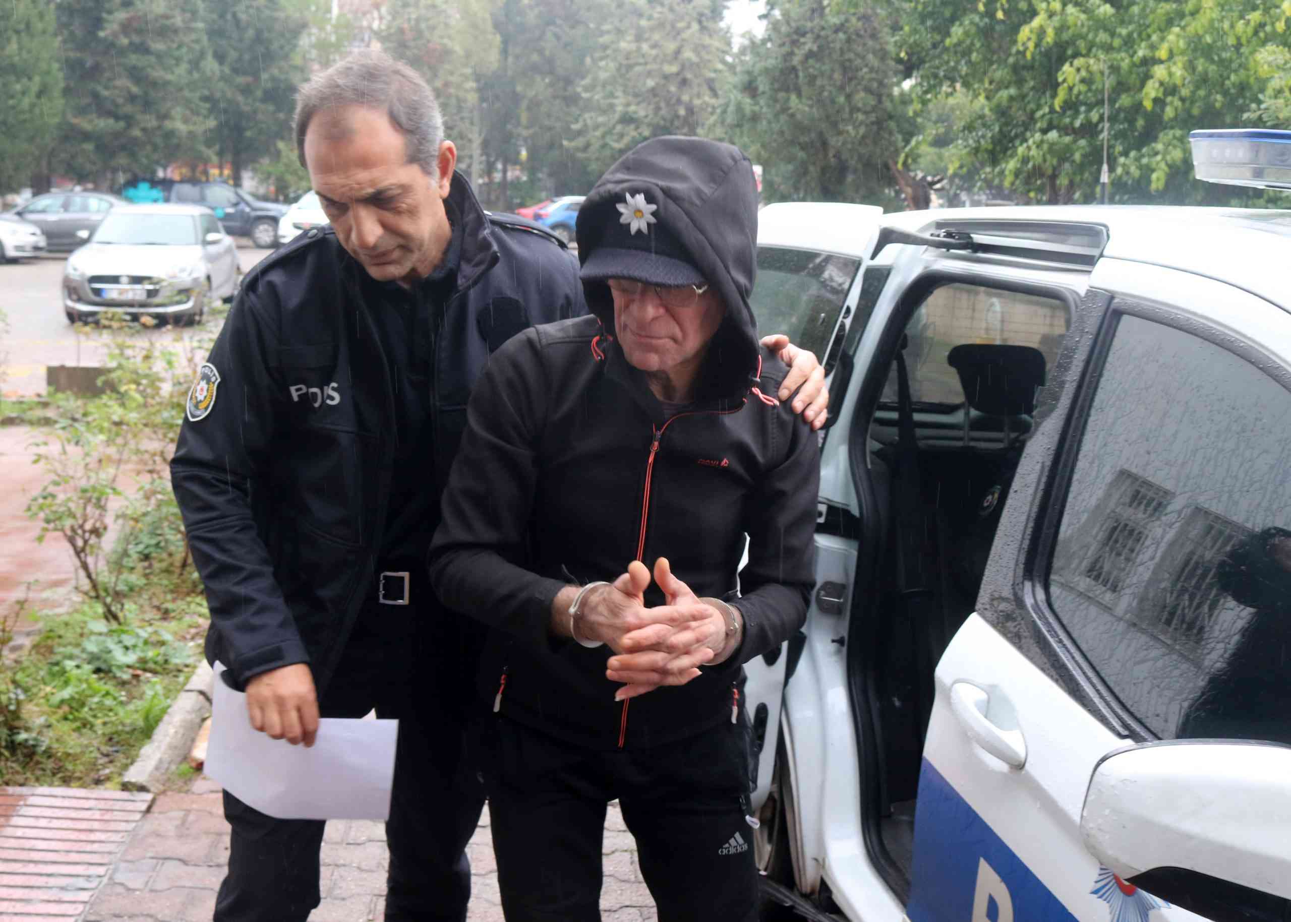 Antalya’da komşusu Tezcan K. (39)’yi elektrikli düzenekle öldürmeye çalıştığı suçlamasıyla