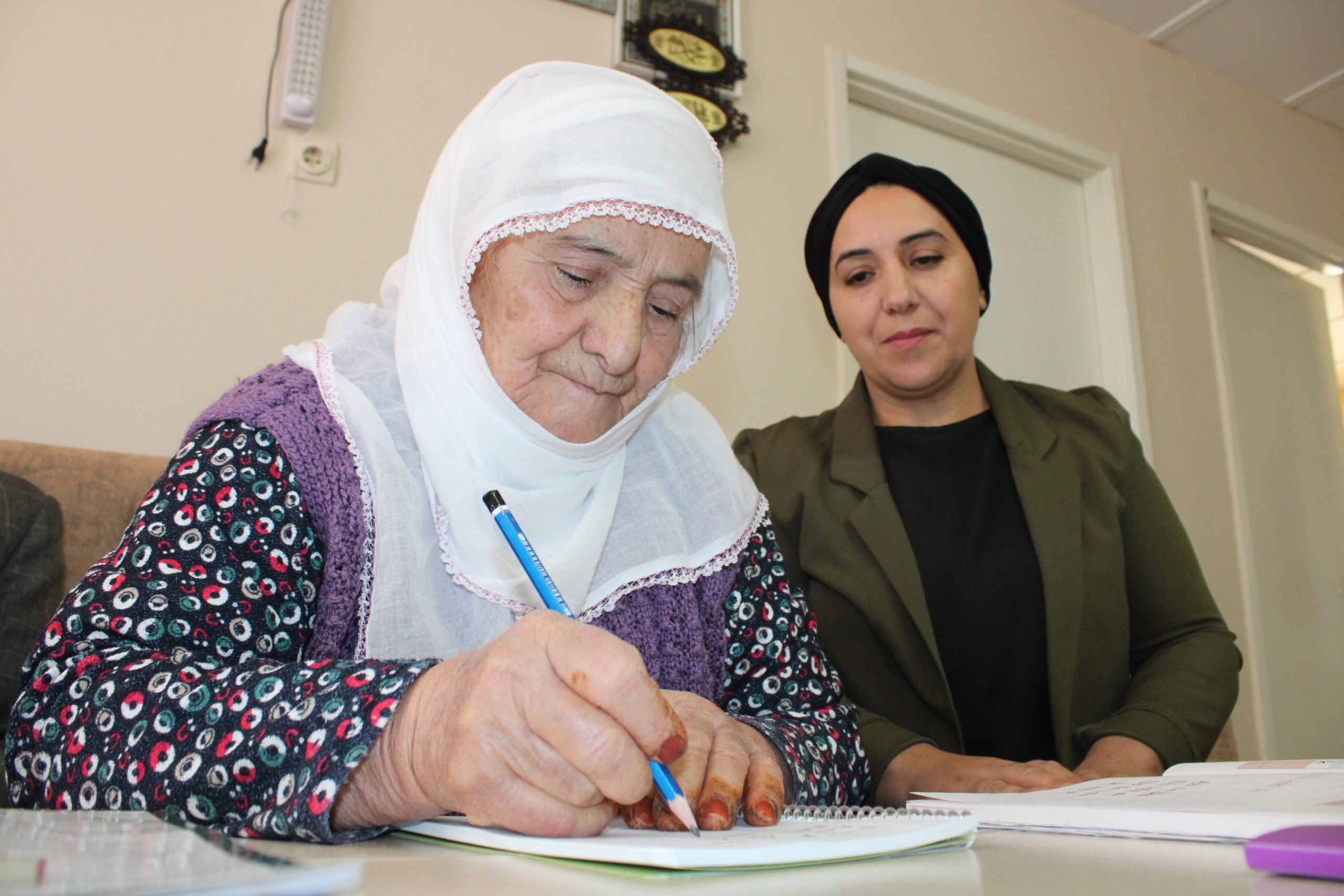 Malatya’nın Doğanşehir ilçesinde yaşayan Emine Genç (88), eşi Mustafa Genç