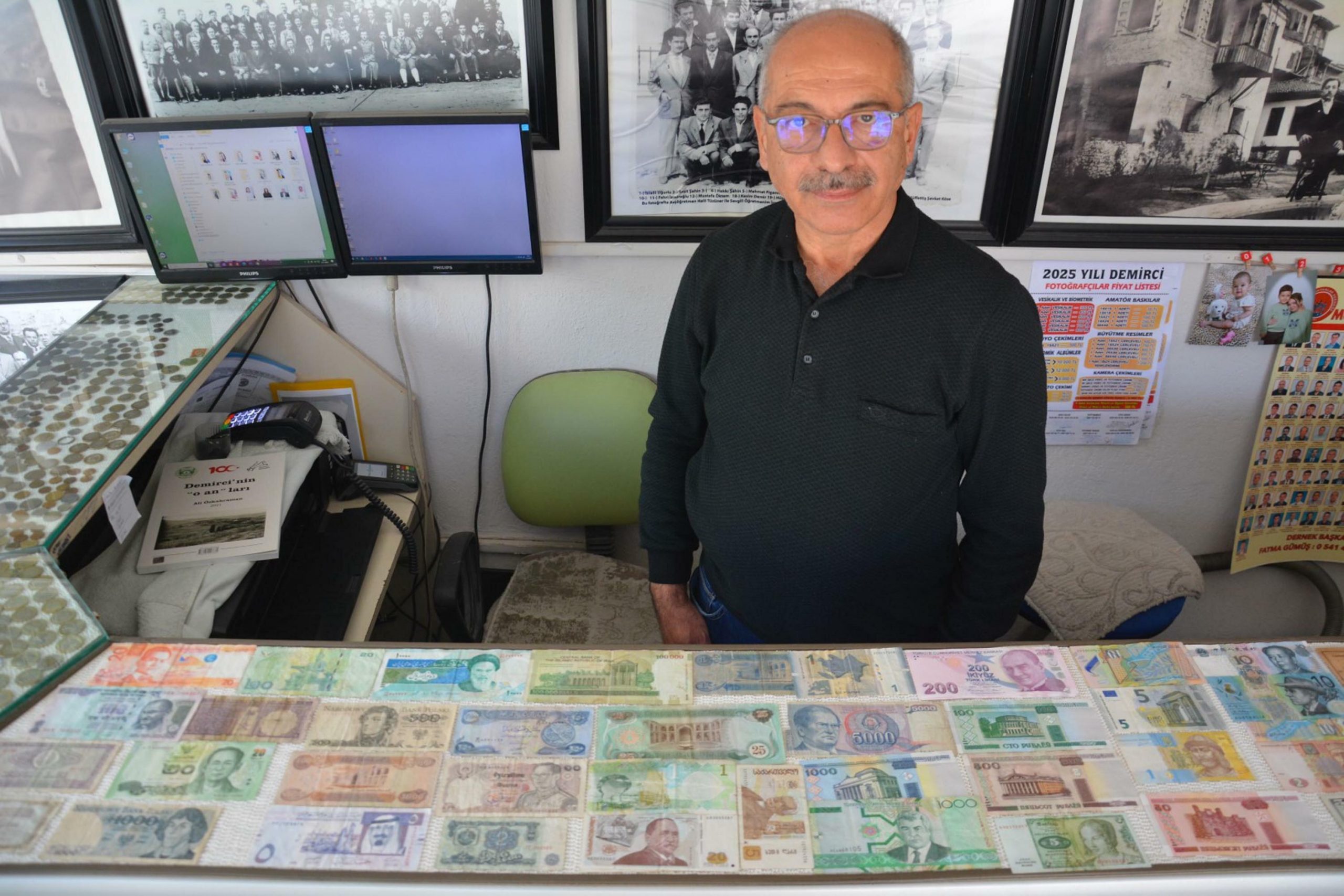   Manisa’nın Demirci ilçesinde fotoğrafçılık yapan Ali Özkahraman (63), 50