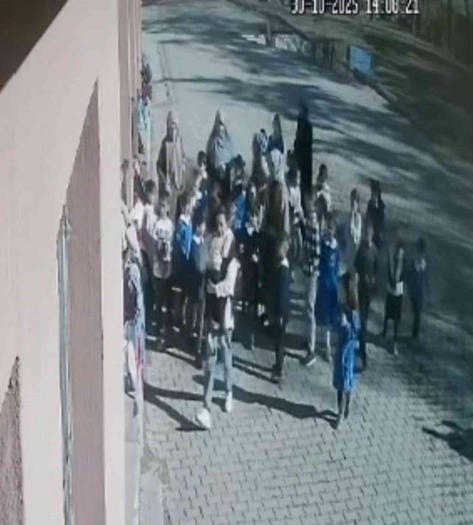 Ağrı’da Hürriyet İlkokulu bahçesinde nefes borusuna şeker kaçan 3 yaşındaki