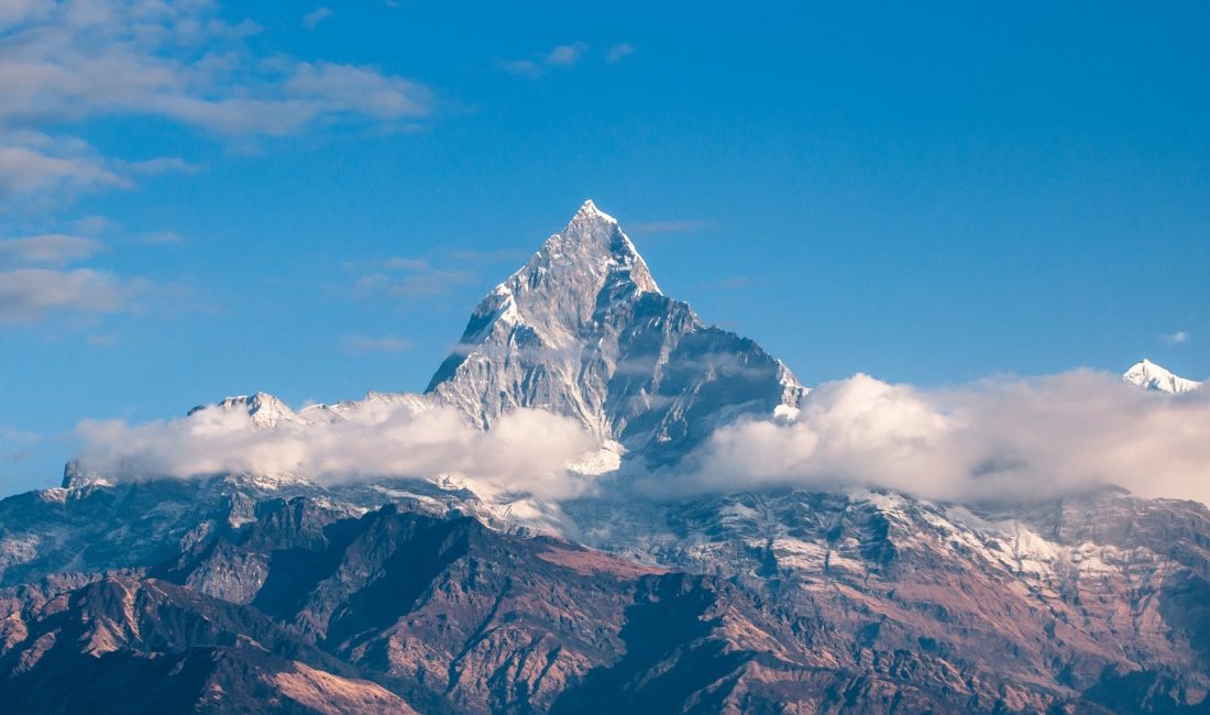 Güney Asya ülkesi Nepal’deki Yalung Ri Dağı’nda meydana gelen çığ