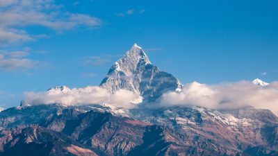 Güney Asya ülkesi Nepal’deki Yalung Ri Dağı’nda meydana gelen çığ