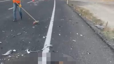   Nevşehir’in Ürgüp ilçesinde karayoluna çıkan başıboş iki ata otomobil