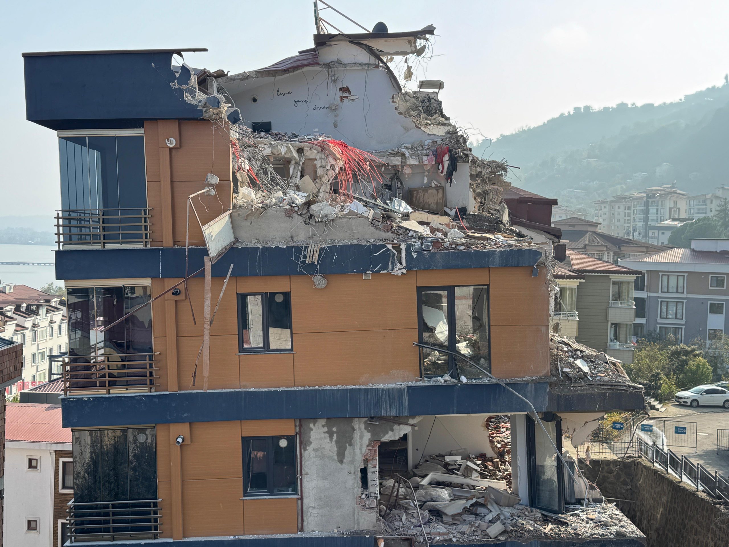   Güzelyalı Mahallesi’nde 2 Bina Boşaltılmıştı Ordu’nun Altınordu ilçesi Güzelyalı