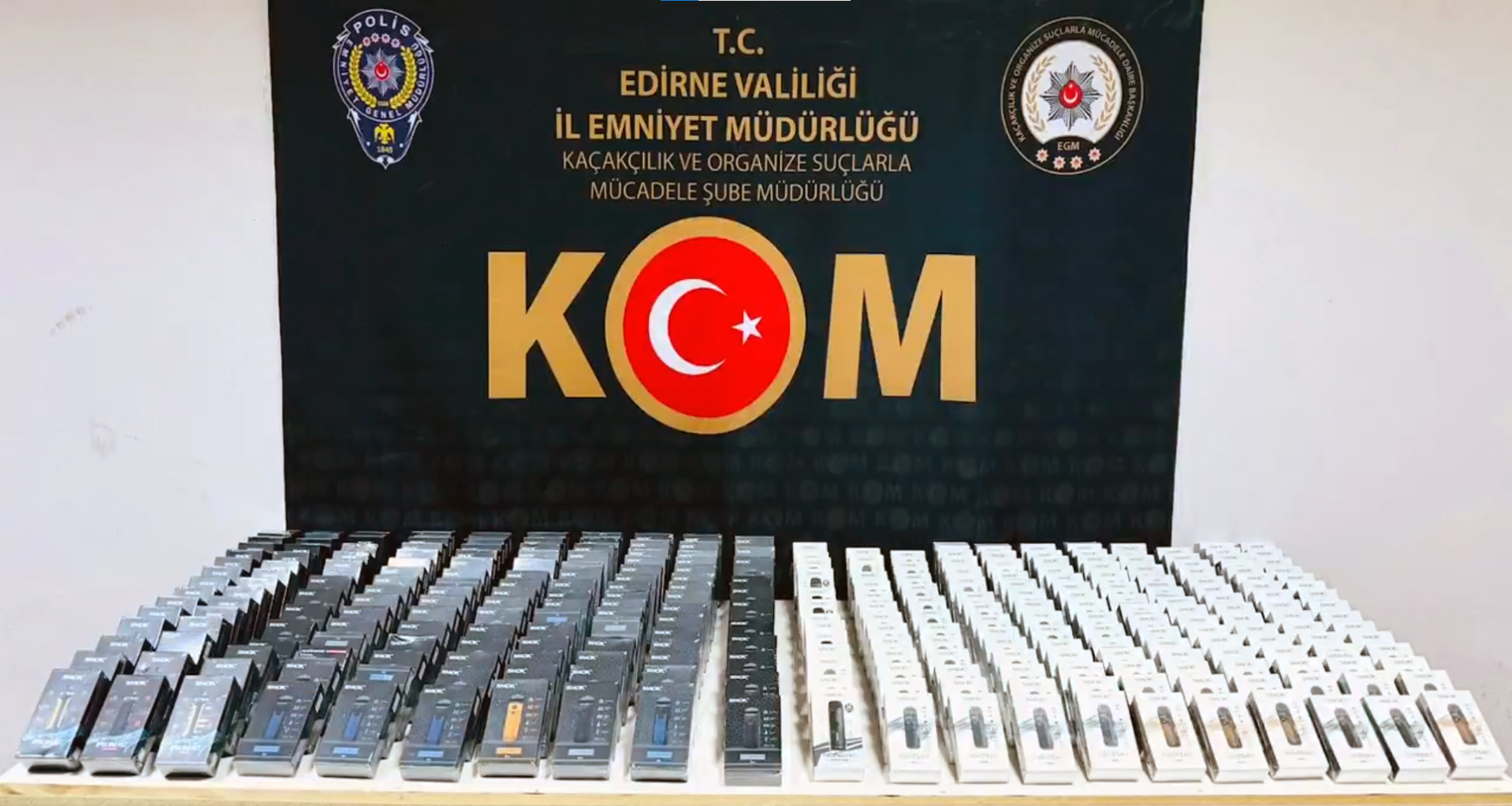   Otomobilde Gizlenmiş 500 Elektronik Sigara Ele Geçirildi, Sürücü Gözaltına