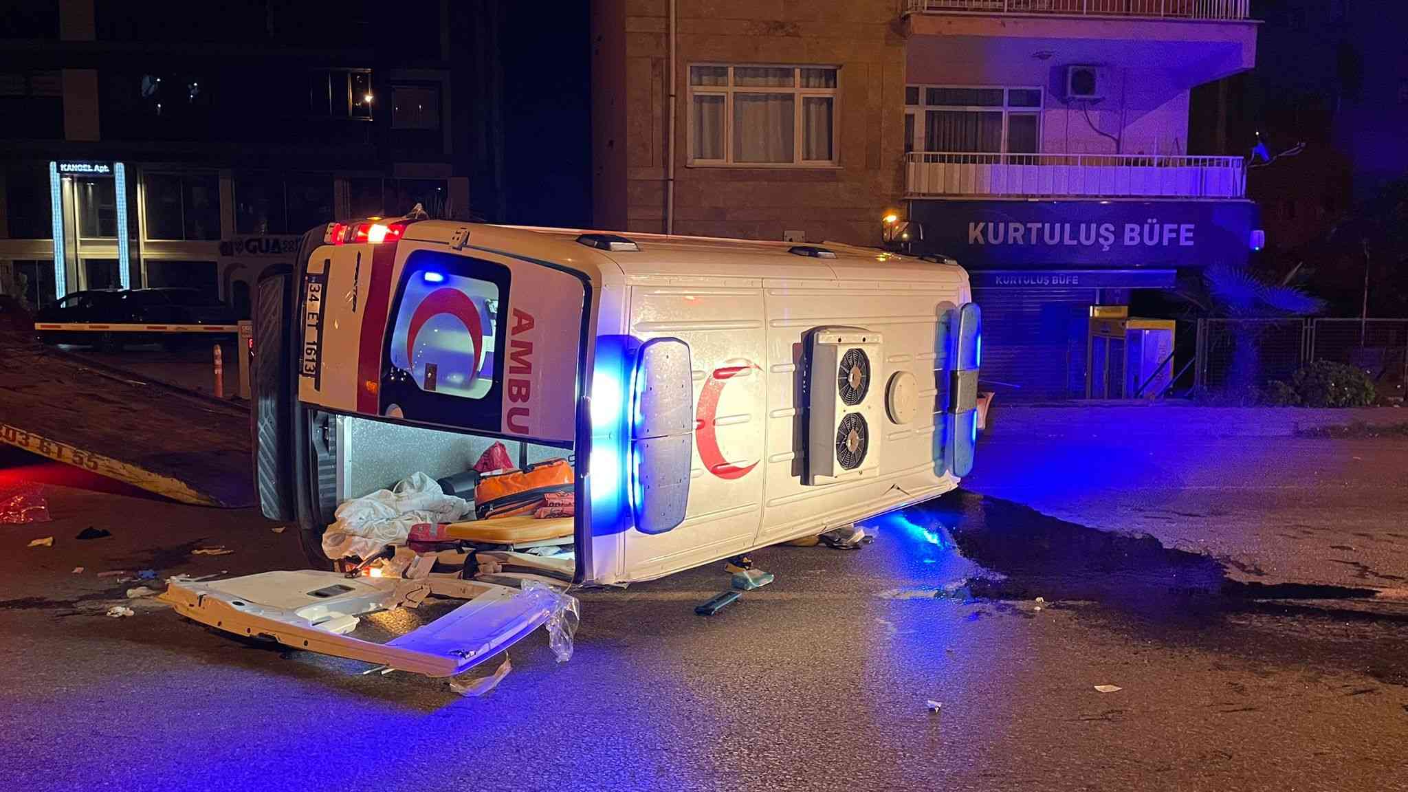 Samsun’un Atakum ilçesinde hasta taşıyan ambulansın otomobille çarpışması sonucu meydana