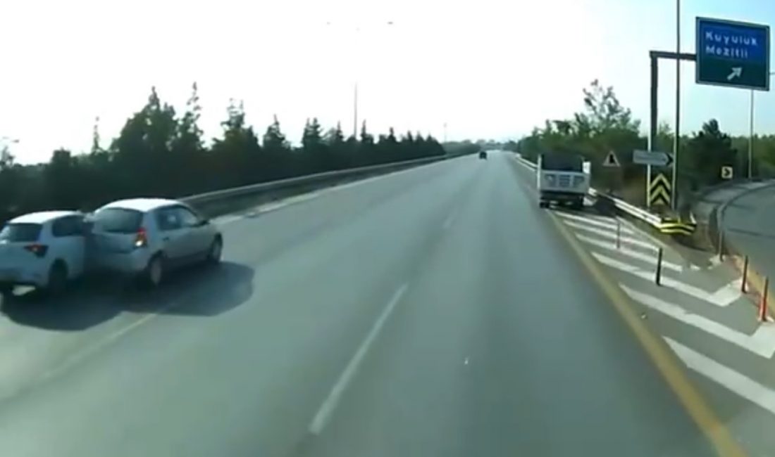   Sol Şeritte Duran Araca Çarptı Mersin’in Mezitli ilçesinde otoyolda