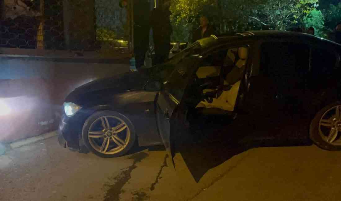 &nbsp; Polisin ‘Dur’ İhtarına Uymayan Sürücü, Kaçarken 3 Araca Çarptı