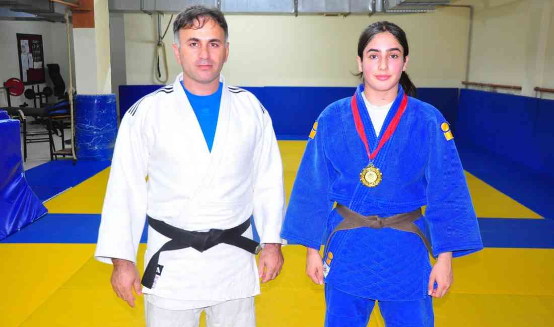 &nbsp; Kolundaki Kırığa Rağmen Pes Etmeyip, Şampiyonluk Yaşadı Manisa’nın Yunusemre