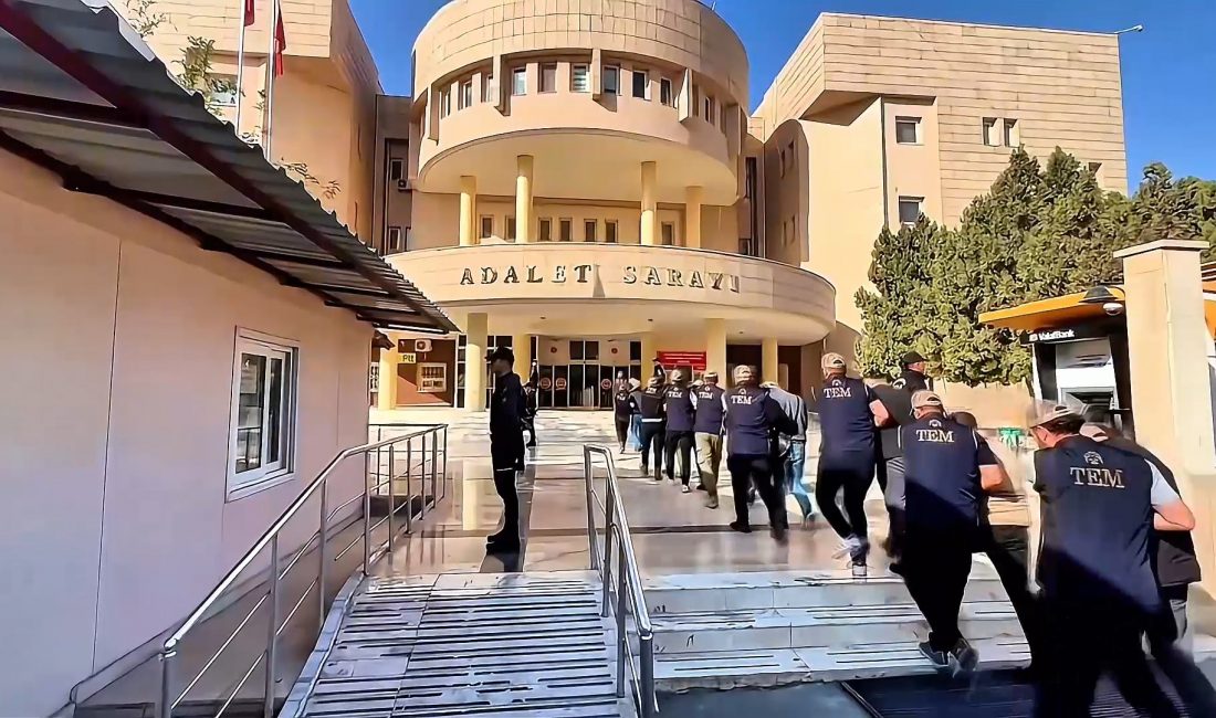   Eş Zamanlı Baskınlarda 12 Kişi Gözaltına Alındı Şanlıurfa ve