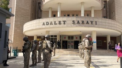   Şanlıurfa’da jandarma tarafından düzenlenen operasyonda, tefecilik yaptıkları iddiasıyla 3